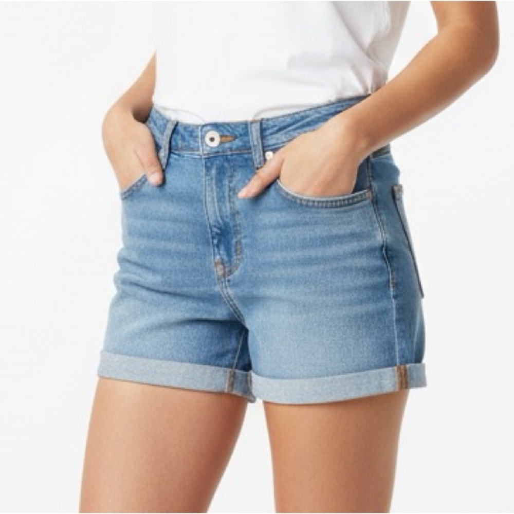 AMERICAN EAGLE Women’s Mom Short Casual Denim Shorts